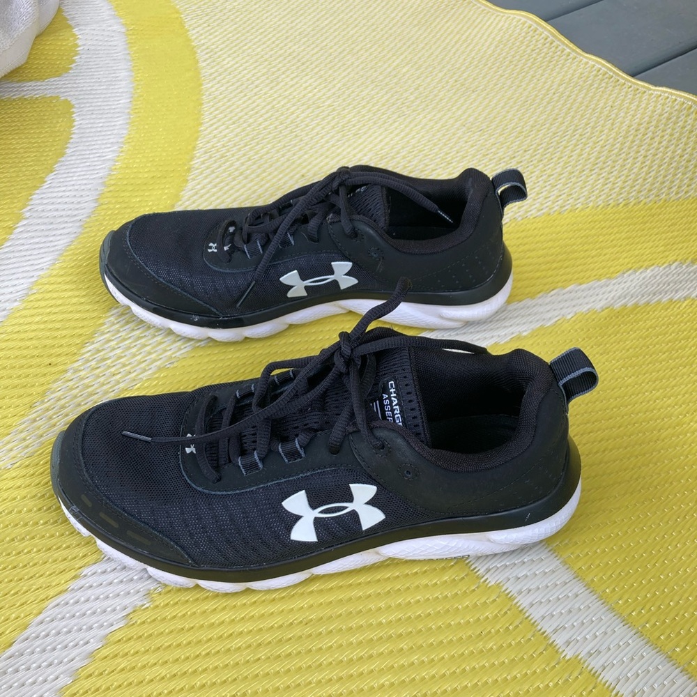 Under Armour Charged Assert 10/ Like new